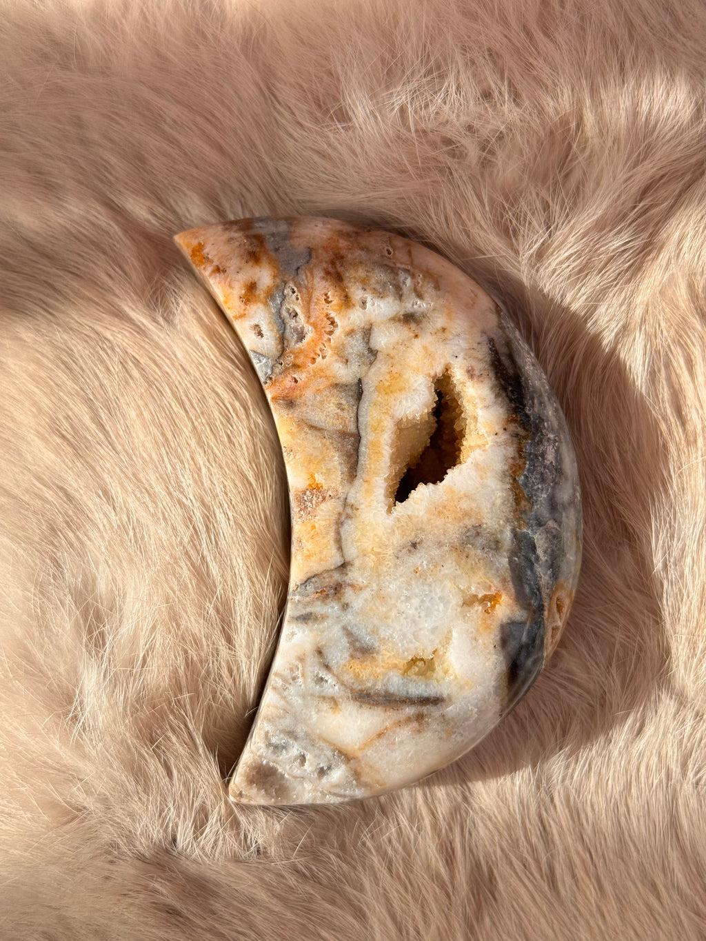Maanvormige druzy agaat