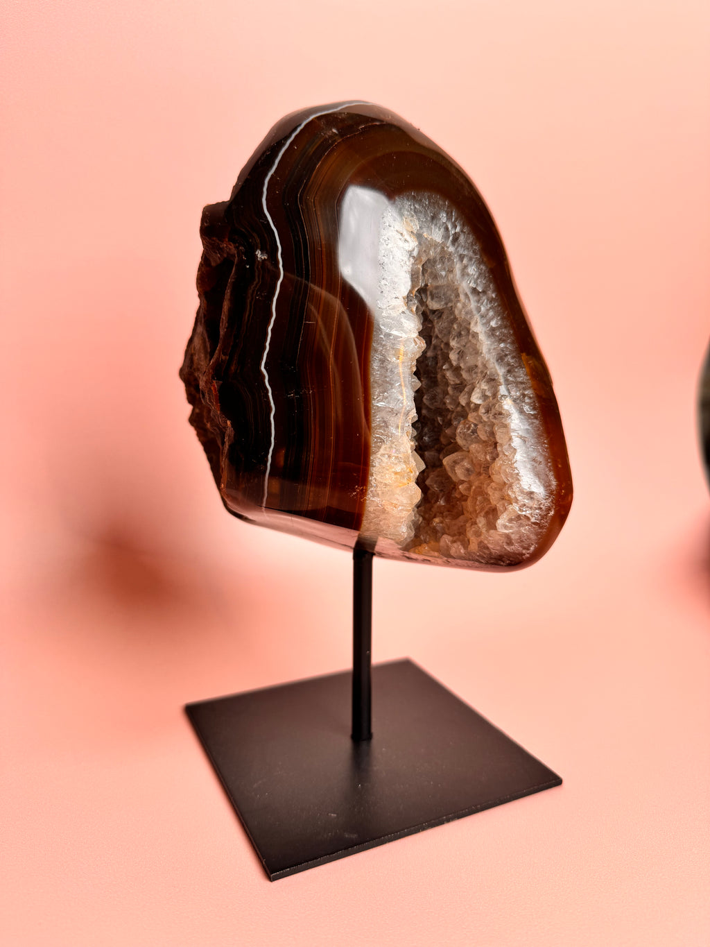 Agaatgeode op standaard