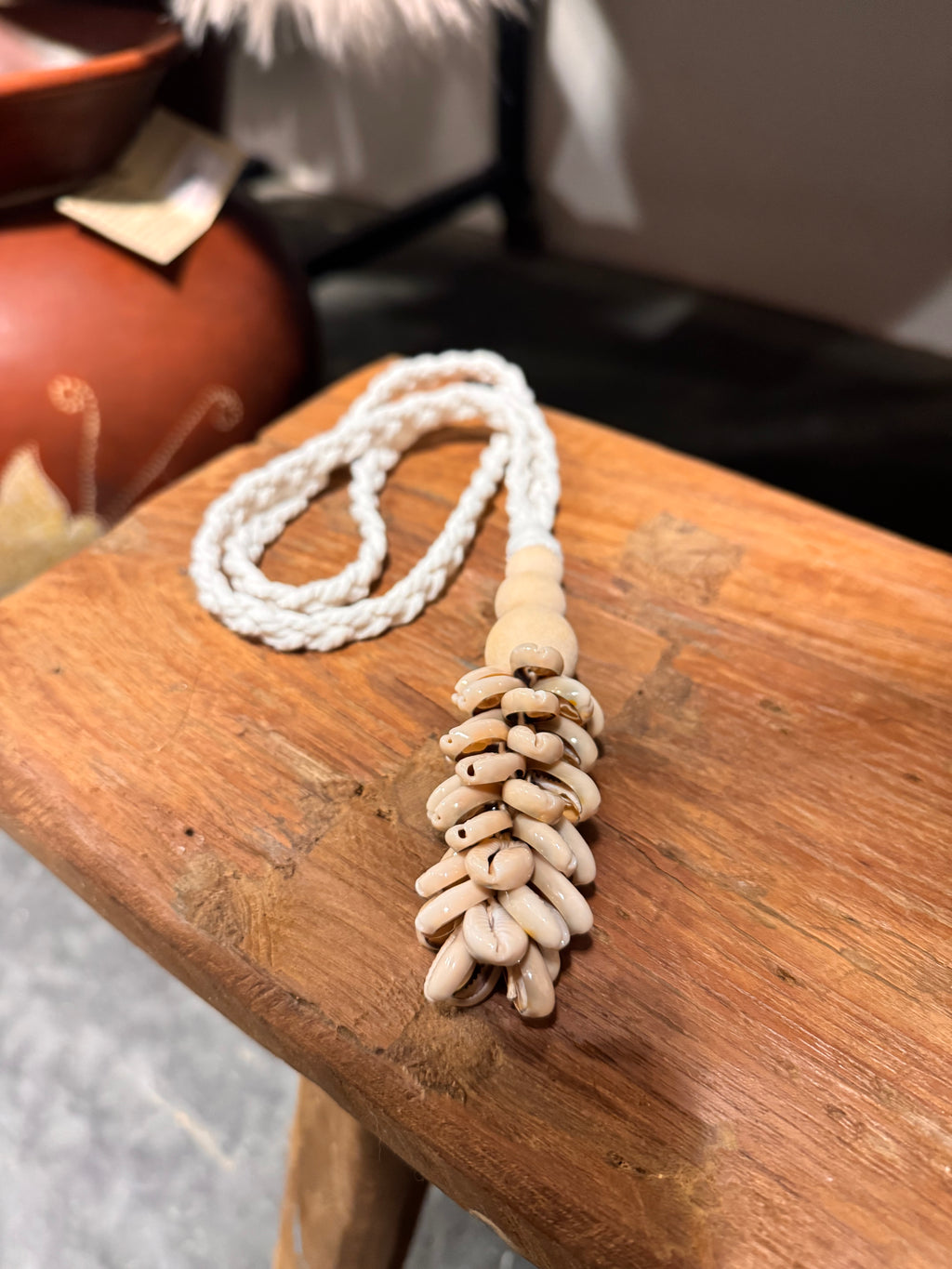 Schelpenhanger met koord - wit