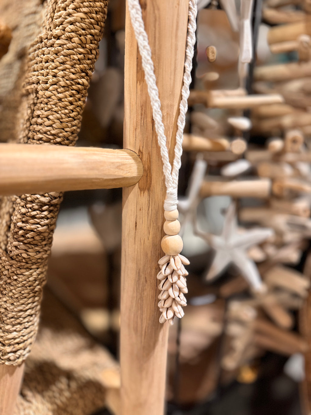 Schelpenhanger met koord - wit