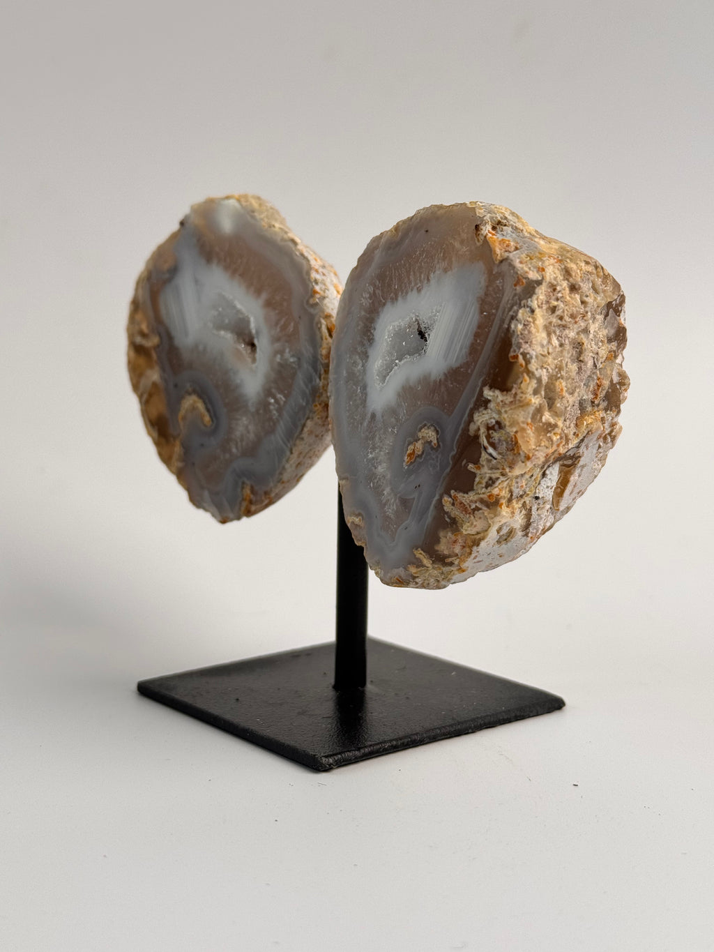 Agaat geode in vlindervorm op standaard (2)